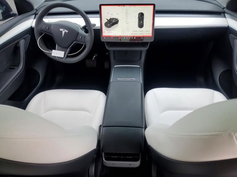 2024 TESLA MODEL Y 8