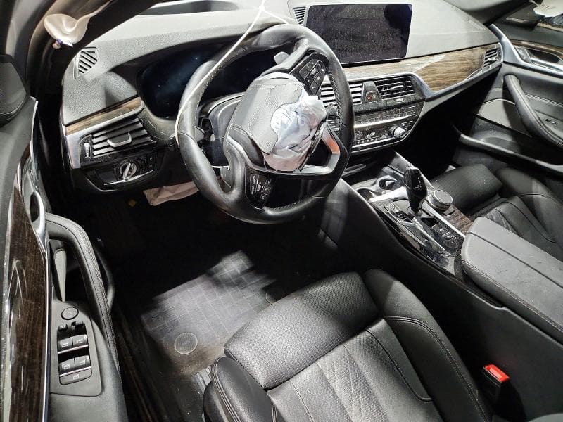 2021 BMW 530 XI 8