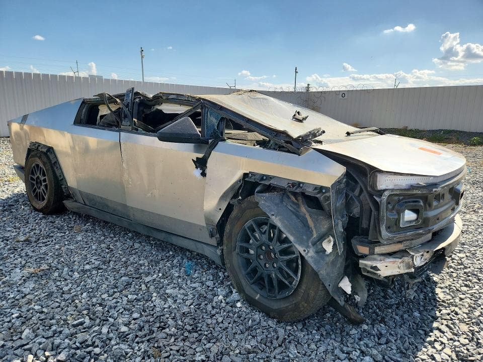 2024 TESLA CYBERTRUCK 4