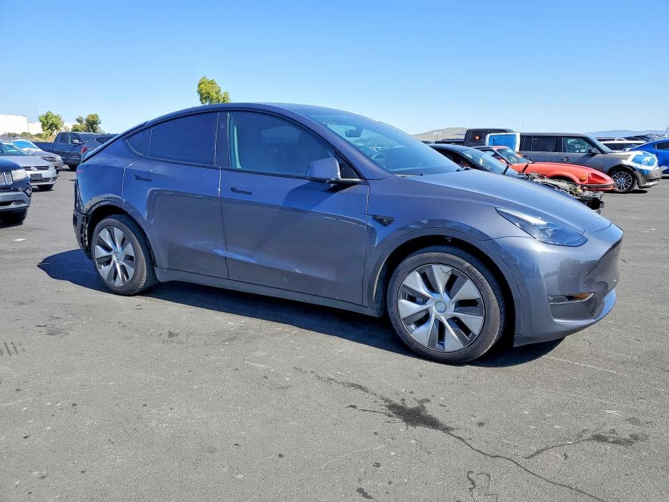 2023 TESLA MODEL Y 4