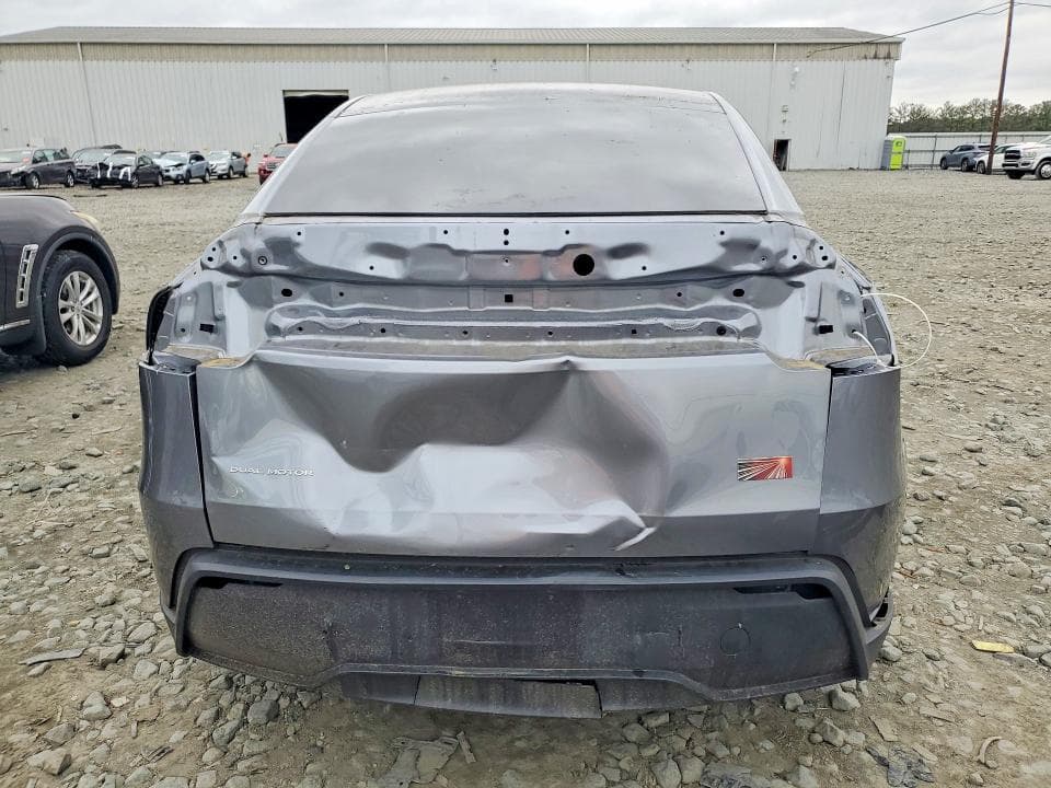 2026 TESLA MODEL Y 6