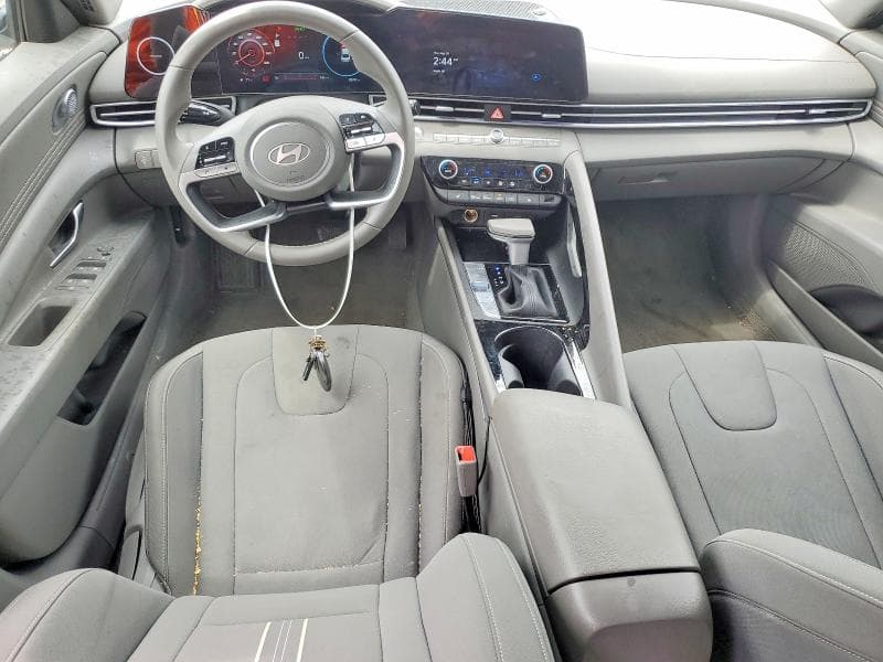 2025 HYUNDAI ELANTRA SE 8