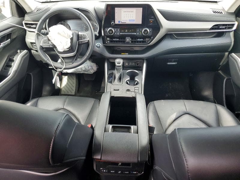 2023 TOYOTA HIGHLANDER XLE 8