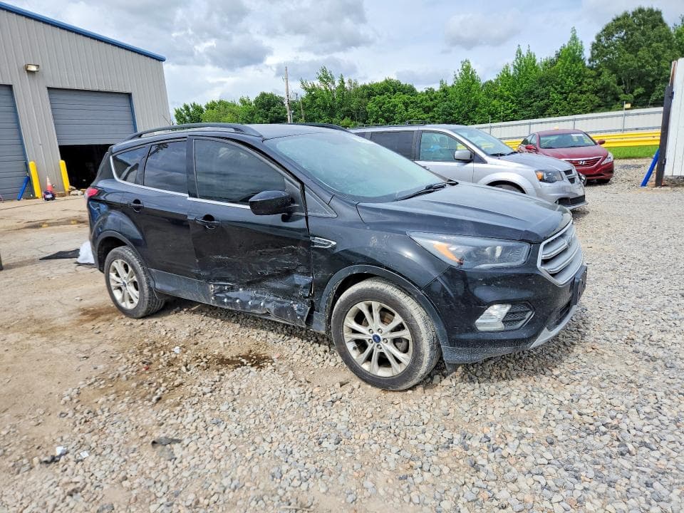 2017 FORD ESCAPE SE 4