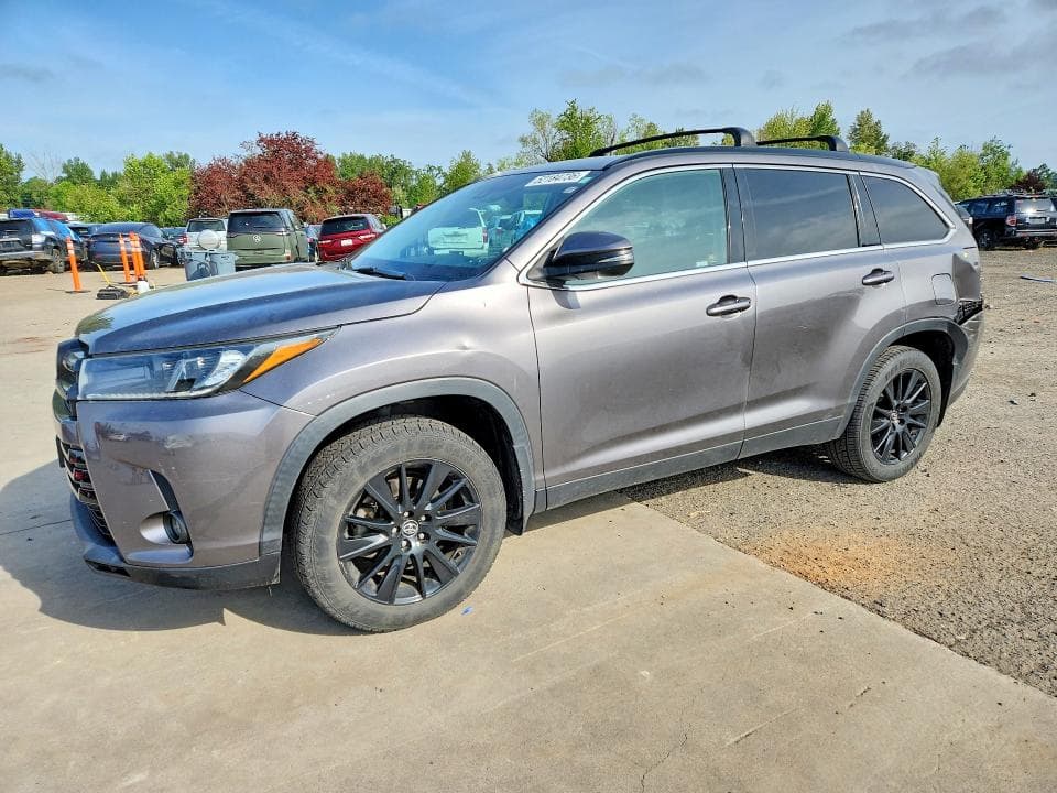 2019 TOYOTA HIGHLANDER SE - 1