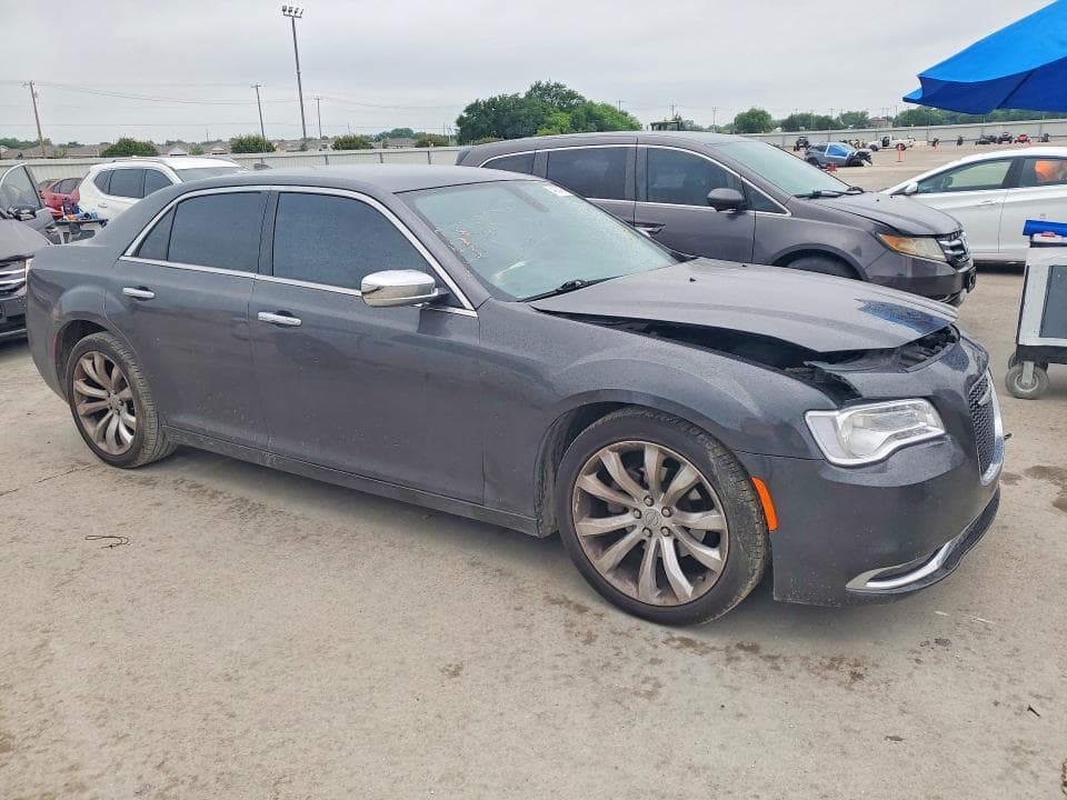 2019 CHRYSLER 300 LIMITED 4