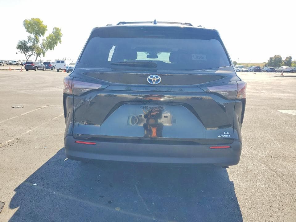 2024 TOYOTA SIENNA LE 6