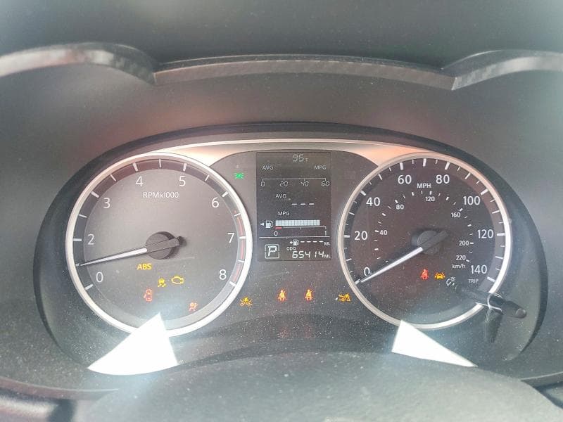 2022 NISSAN VERSA S 9
