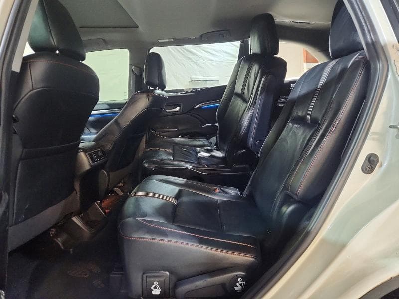2019 TOYOTA HIGHLANDER SE 11