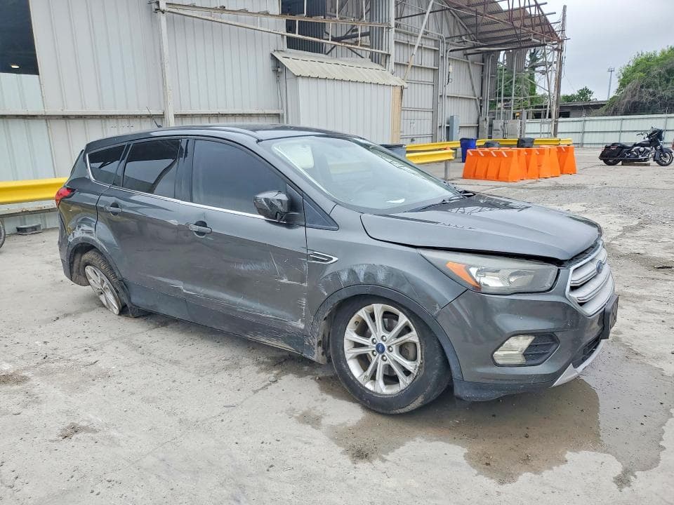 2019 FORD ESCAPE SE 4