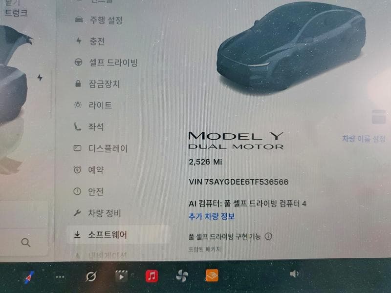 2026 TESLA MODEL Y 9