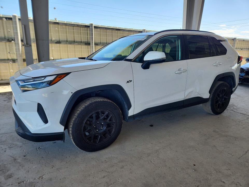 2022 TOYOTA RAV4 XLE