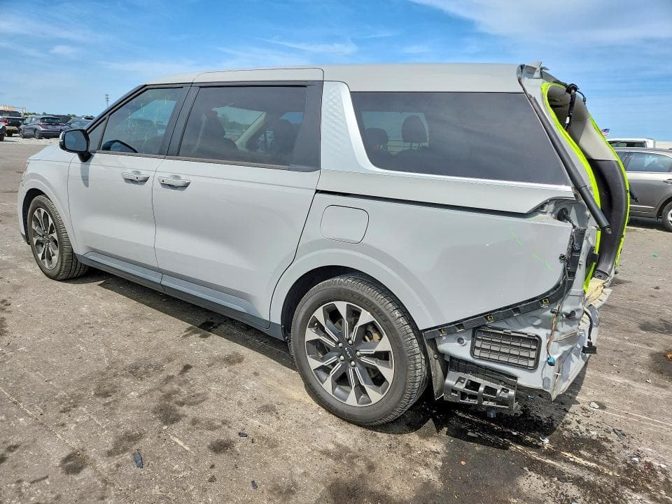 2022 KIA CARNIVAL EX 4