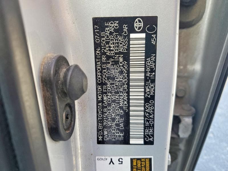 2017 TOYOTA PRIUS THREE 12
