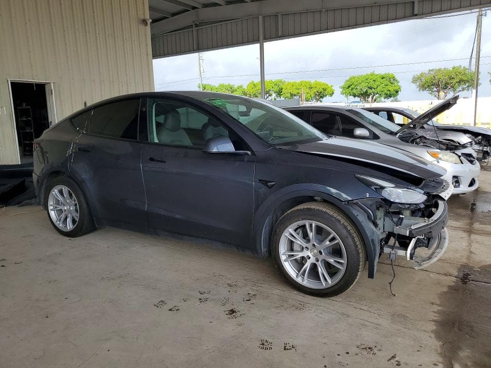 2023 TESLA MODEL Y 4
