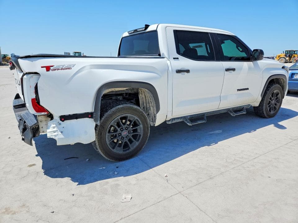 2023 TOYOTA TUNDRA SR5 3