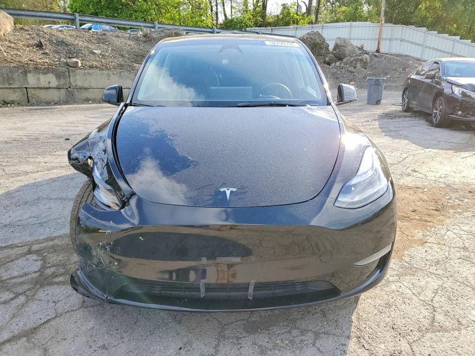 2024 TESLA MODEL Y 5