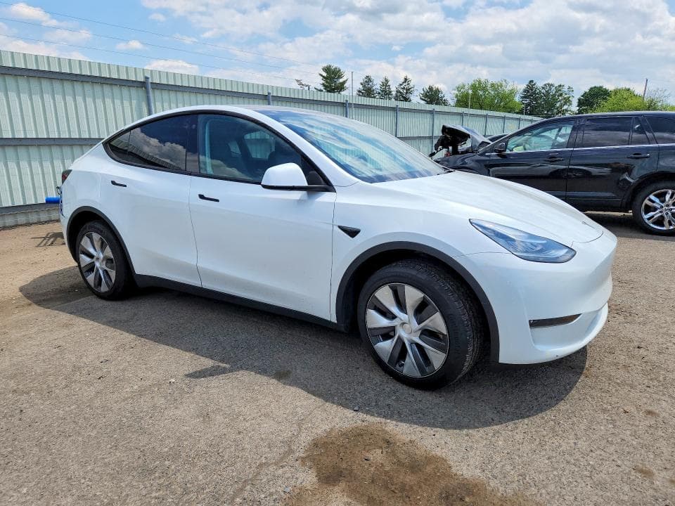 2023 TESLA MODEL Y 4