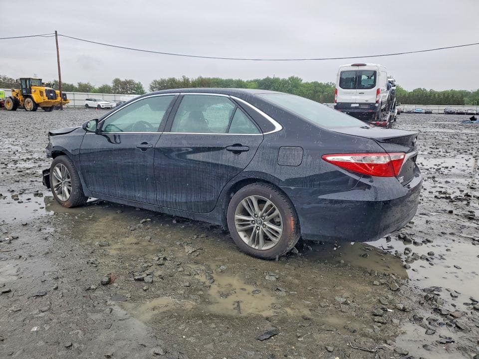 2017 TOYOTA CAMRY SE 2