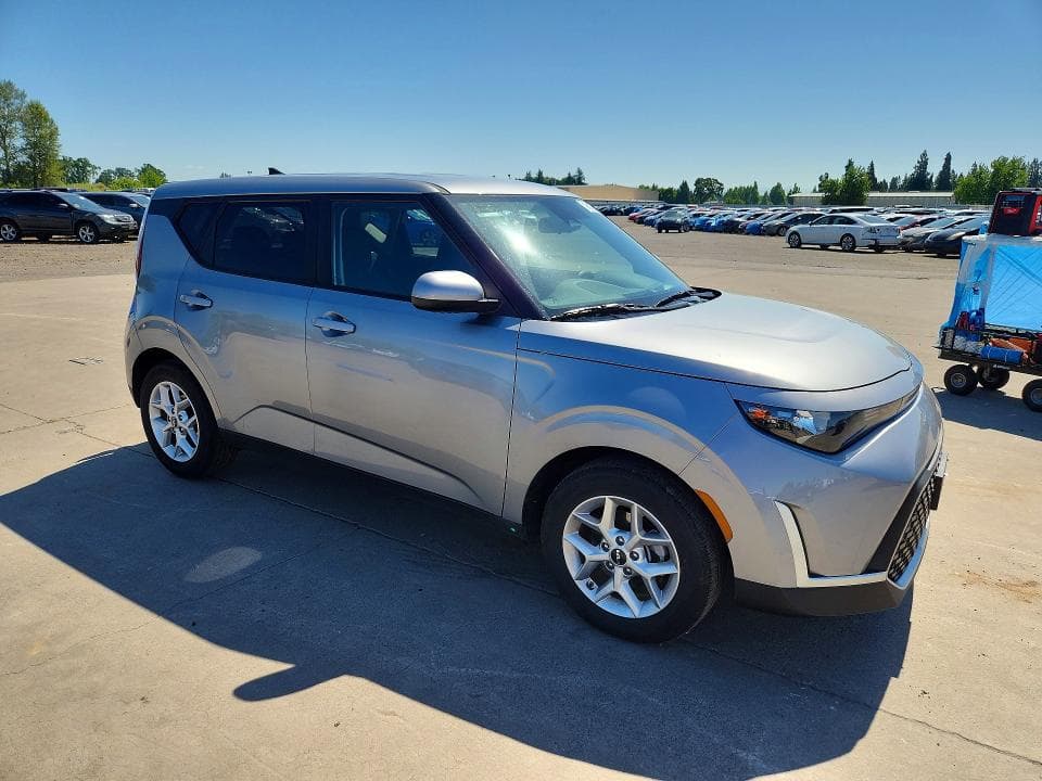 2025 KIA SOUL LX 4