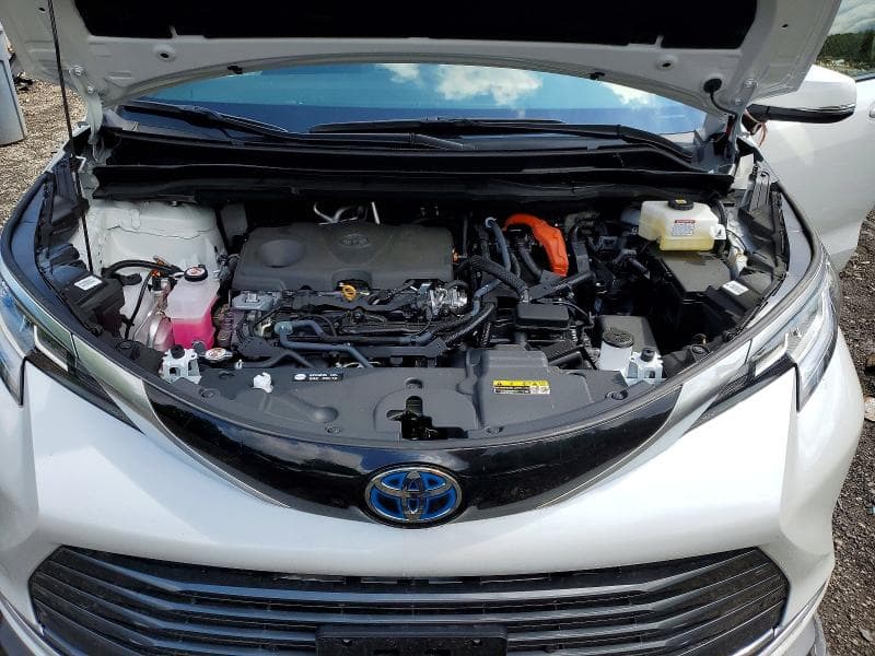 2025 TOYOTA SIENNA LIMITED 7-PASSENGER 11