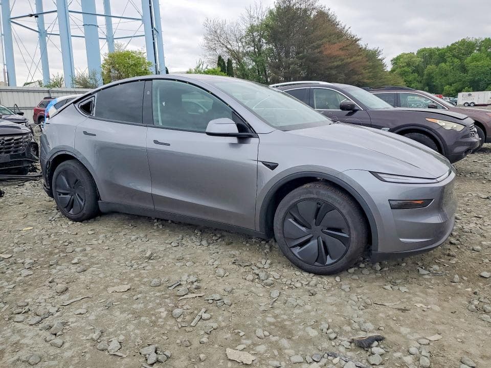 2026 TESLA MODEL Y 4