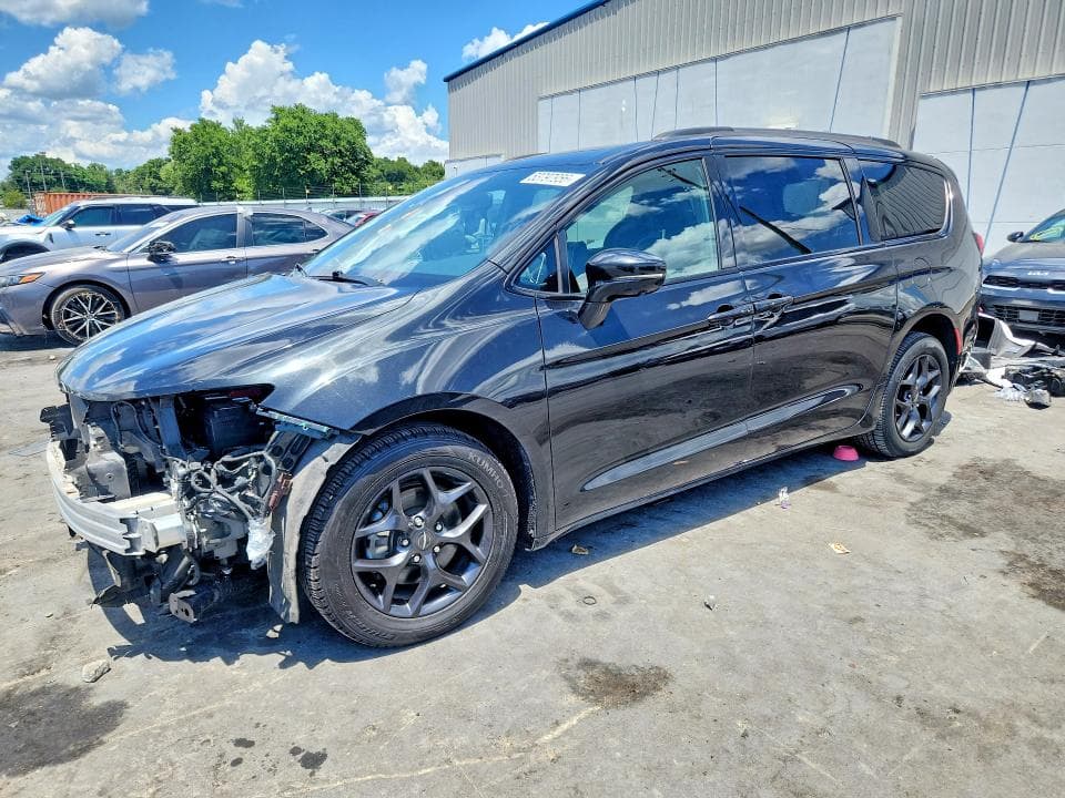 2019 CHRYSLER PACIFICA LIMITED - 1