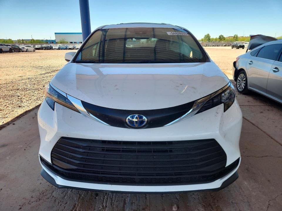 2025 TOYOTA SIENNA LE 5