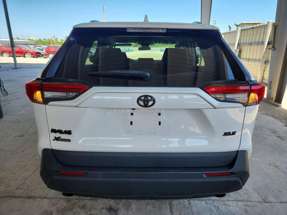 2022 TOYOTA RAV4 XLE 6