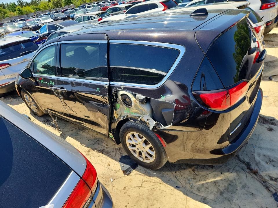 2018 CHRYSLER PACIFICA LX 2