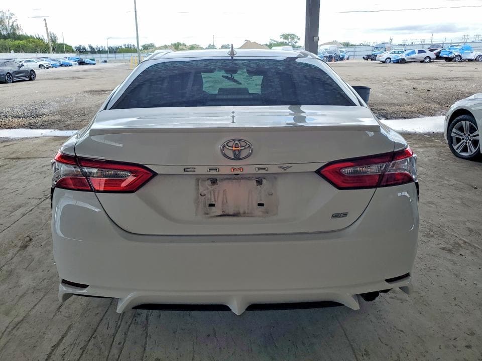 2019 TOYOTA CAMRY SE 6