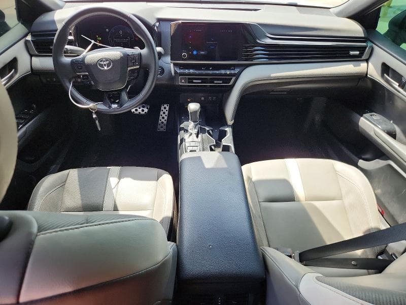 2025 TOYOTA CAMRY SE 8