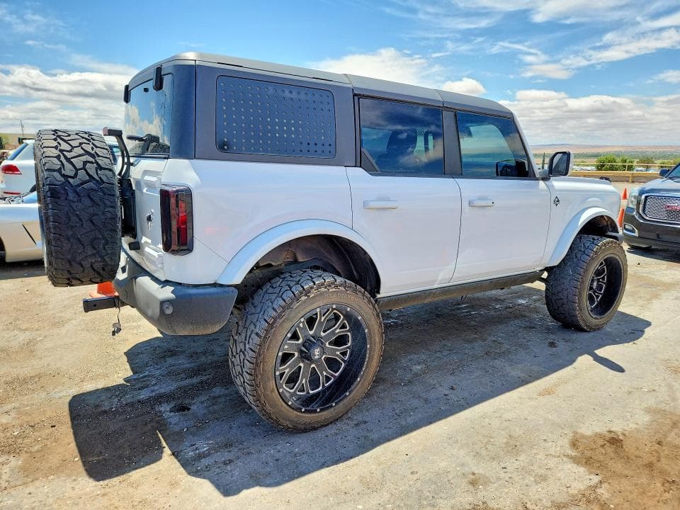 2024 FORD BRONCO OUTER BANKS 3