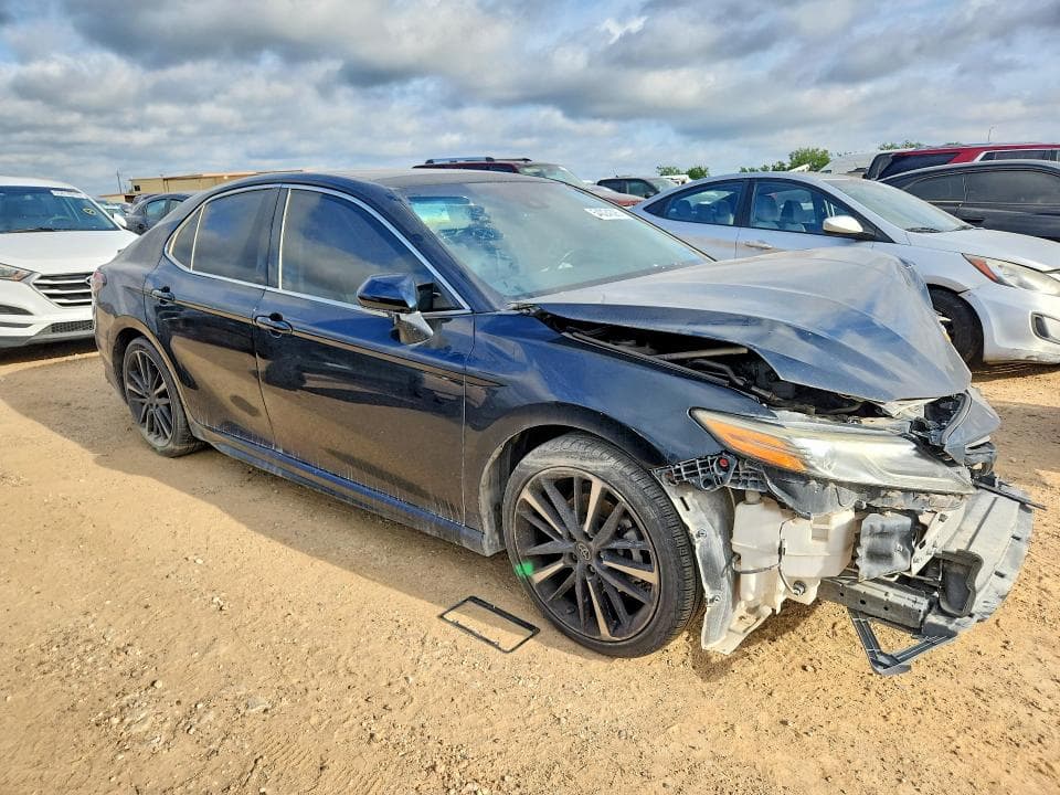 2019 TOYOTA CAMRY XSE 4