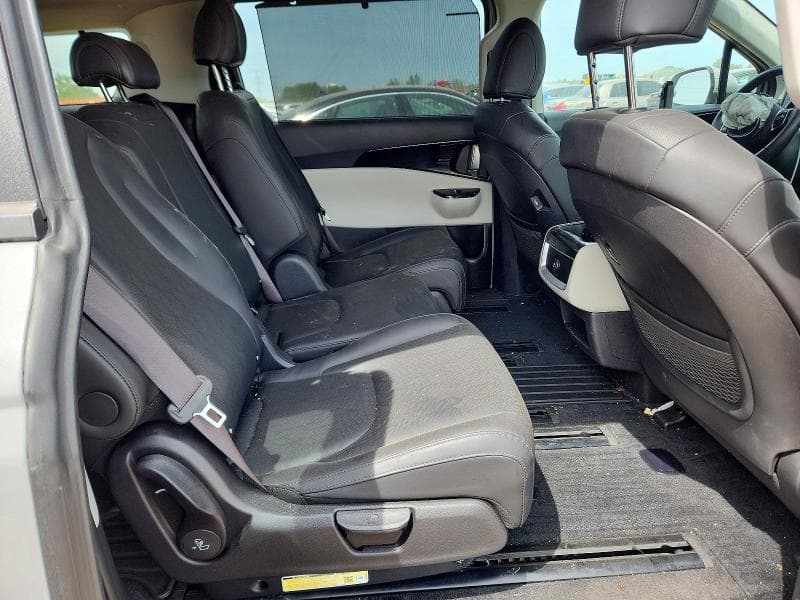 2023 KIA CARNIVAL EX 11
