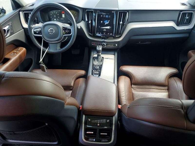 2018 VOLVO XC60 T6 8