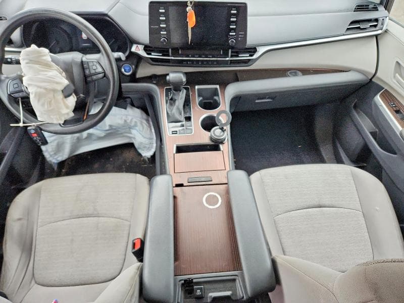 2022 TOYOTA SIENNA LE 8