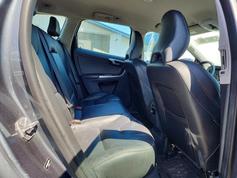 2017 VOLVO XC60 11