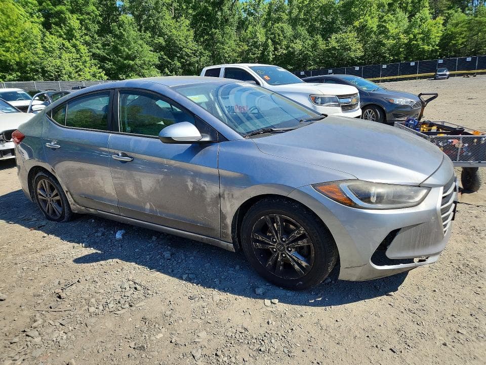 2017 HYUNDAI ELANTRA SE 4