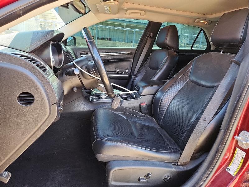 2019 CHRYSLER 300 LIMITED 7