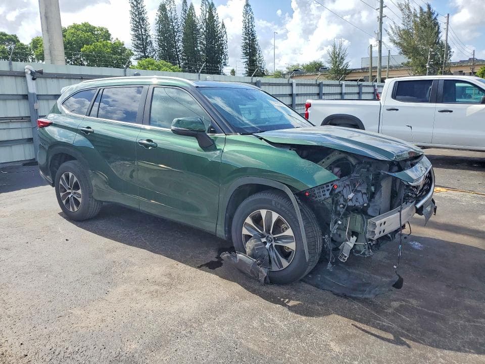 2023 TOYOTA HIGHLANDER XLE 4