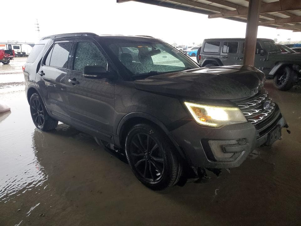 2017 FORD EXPLORER XLT 4