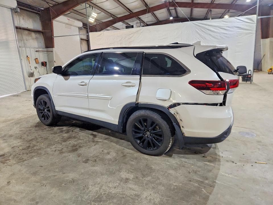 2019 TOYOTA HIGHLANDER SE 2