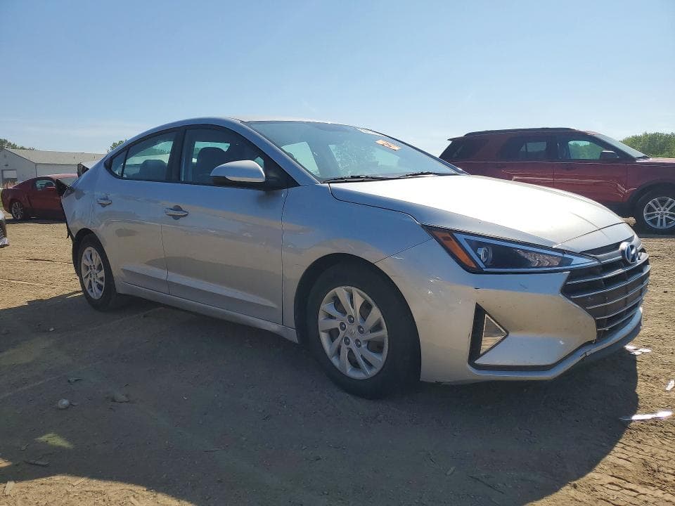 2019 HYUNDAI ELANTRA SE 4