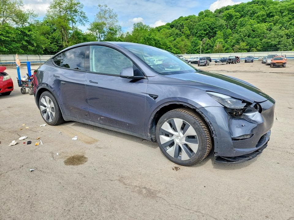 2023 TESLA MODEL Y 4