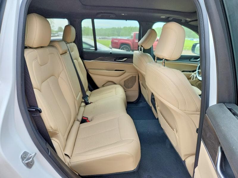 2025 JEEP GRAND CHEROKEE LIMITED 11