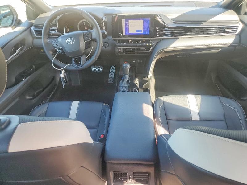 2025 TOYOTA CAMRY SE 8