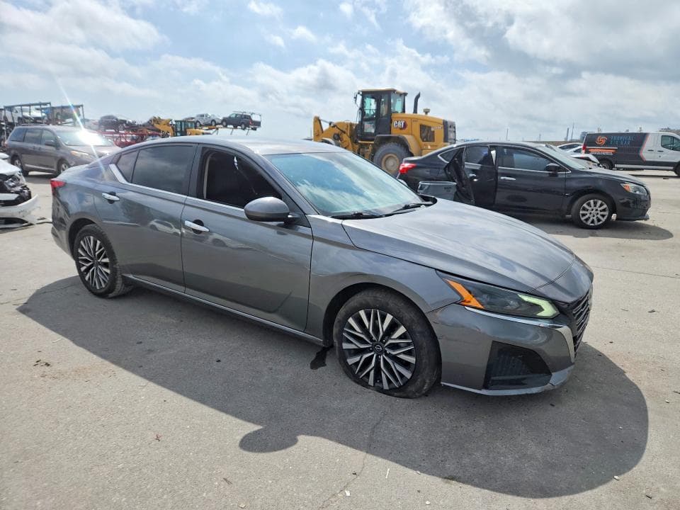 2023 NISSAN ALTIMA SV 4