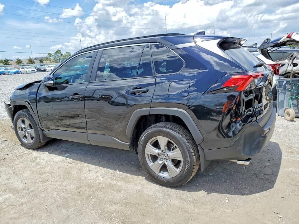 2025 TOYOTA RAV4 XLE 2