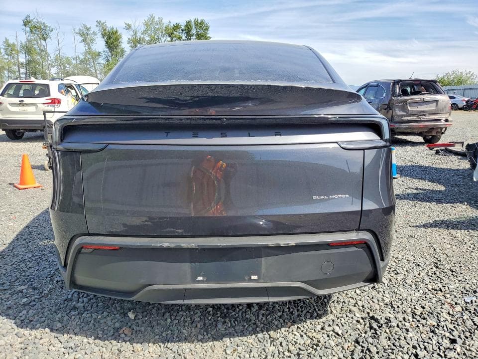 2026 TESLA MODEL Y 6